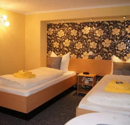 ゲストハウス Hotel-pension Haus Neustadt BRE